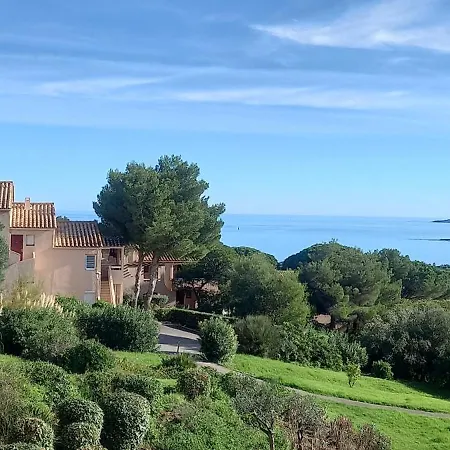 Sm180-305 Maxime Vue T2 Piscine Et Parking Sainte-Maxime