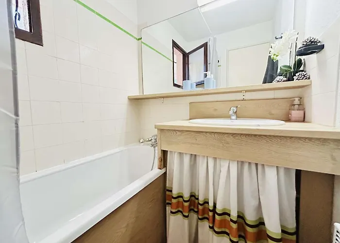 Sm180-305 Maxime Vue T2 Piscine Et Parking *